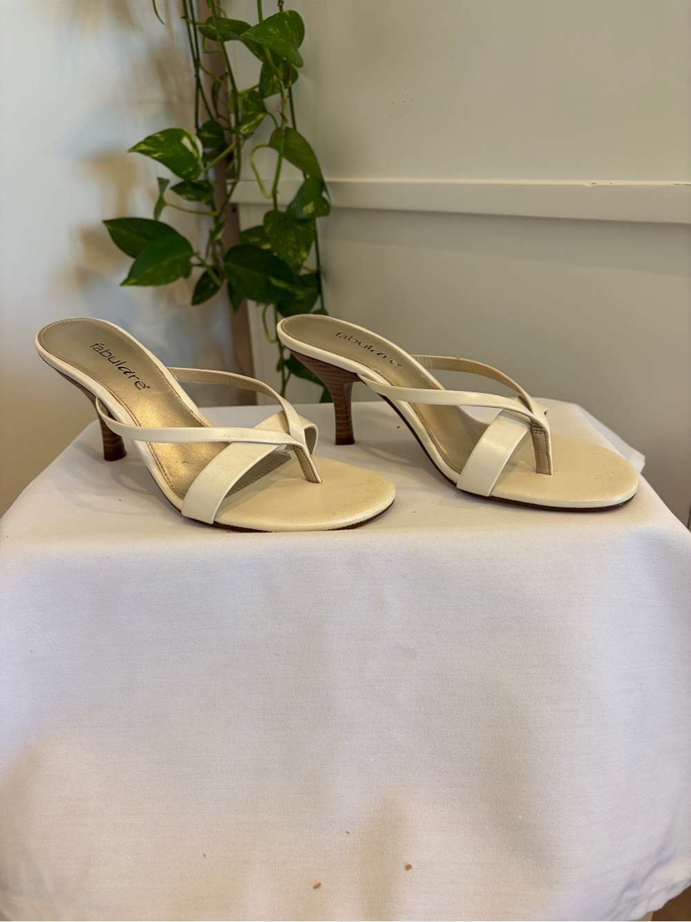 Fabulare Cream Open-Toe Kitten Heel Mules